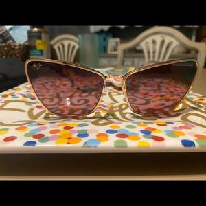 Maui Jim Puakenikeni sunglasses. 🕶🌞